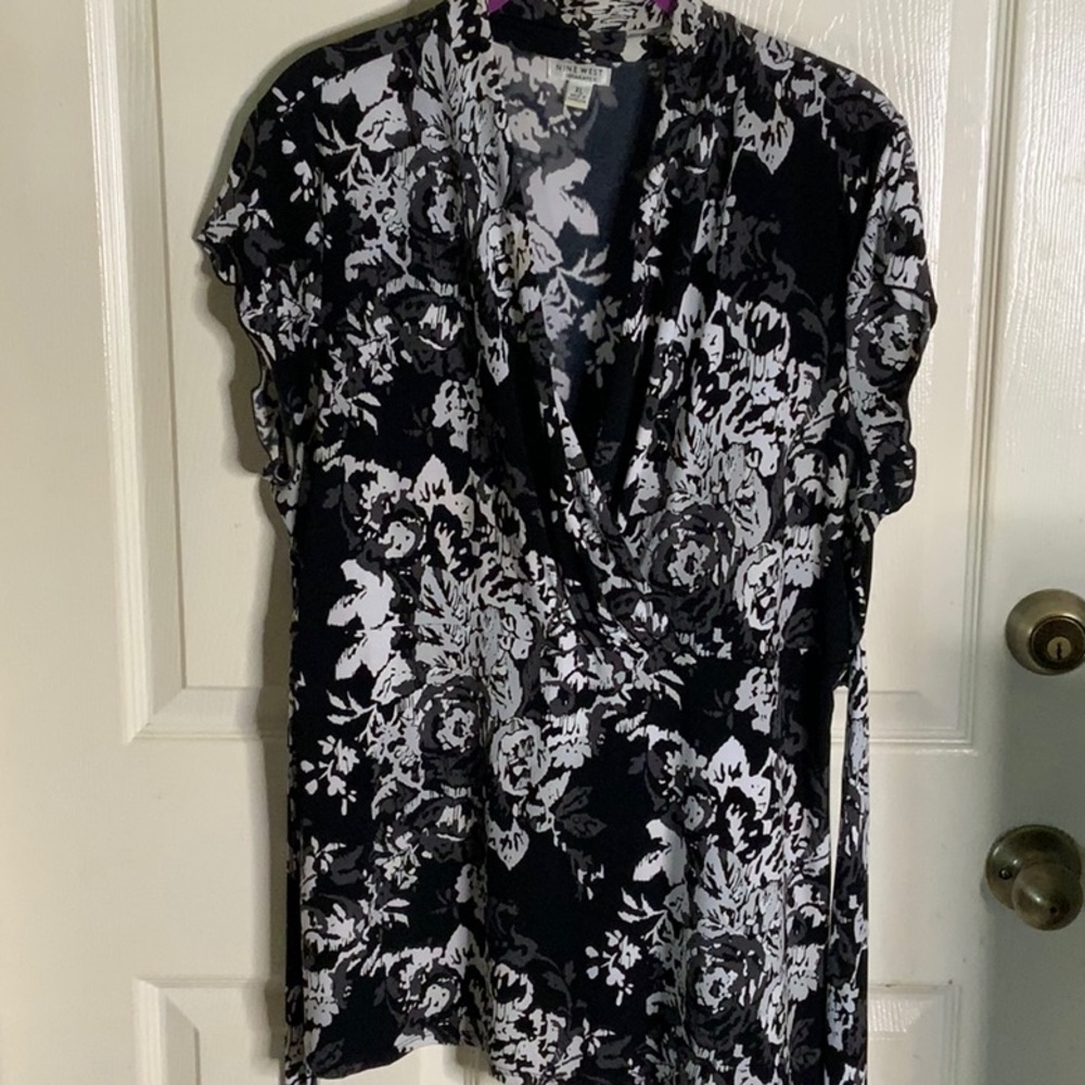Nine West Separates Black & Cream Top – Size XL